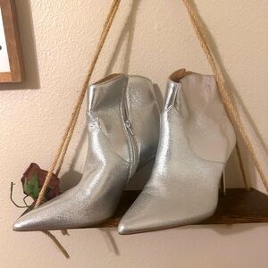 Beautiful New Express Silver Pointed Bootie